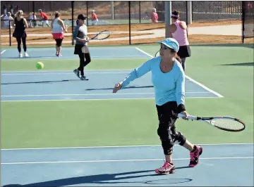  ?? / Doug Walker ?? Marisela Humphries, Columbus, readies a return in USTA state championsh­ip play at the Rome Tennis Center on Saturday. More than 400 players have the huge complex buzzing with activity this weekend.