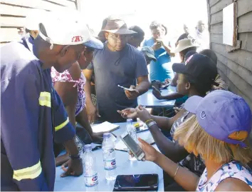  ?? Picture: John Manzongo ?? Vendors register for vending space at he Coventry Road loading bay in Harare yesterday following a Government directive to decongest the city.