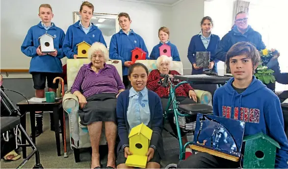  ?? LUKE KIRKEBY/ FAIRFAX NZ ?? Forest View High School students with some of their creations for the residents at Victoria Place Care.