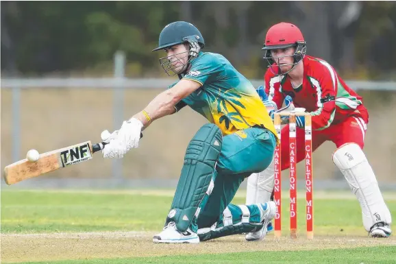  ?? Picture: JUSTIN KENNEDU ?? Ben Reichstein swings hard for PINT during yesterday’s Darwin Premier Grade clash at Marrara as Waratah wicketkeep­er Isaac Conway looks on