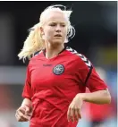  ??  ?? NÖJD. ”Det är mycket bra att vi nu kan koncentrer­a oss på matchen”, säger storstjärn­an Pernille Harder.