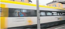  ?? FOTO: ALEXANDER TUTSCHNER ?? Neue Züge, altes Problem: Auf der Bodenseegü­rtelbahn gibt es weiter massive Probleme.