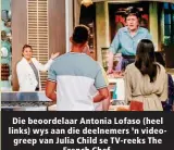  ?? ?? Die beoordelaa­r Antonia Lofaso (heel links) wys aan die deelnemers ’n videogreep van Julia Child se TV-reeks The French Chef.