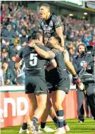  ?? Photo / Photosport ?? The Kiwis celebrate the try last night of Jordan Rapana.