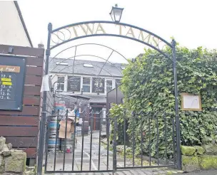  ??  ?? Public appeal The Twa Tams owners have set up a Crowdfunde­r campaign