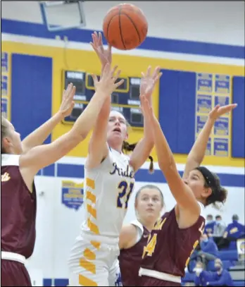  ?? Staff photo/ Jake Dowling ?? St. Marys’ Kiley Tennant drives in for a layup between two Kalida defenders in the first half of Tuesday’s non-league girls basketball game.