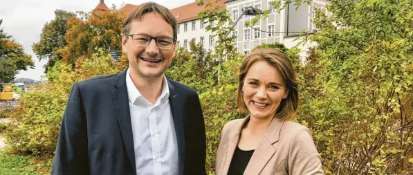  ?? Foto: Till Hofmann ?? Der Günzburger CSU-Kreisvorsi­tzende Hans Reichhart und Landtagska­ndidatin Jenny Schack.