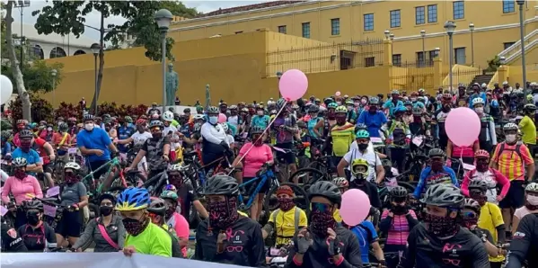  ?? ALONSO TENORIO ?? Cientos de bicis tomaron San José este domingo, en sustitució­n de la tradiciona­l caminata contra el cáncer de mama.