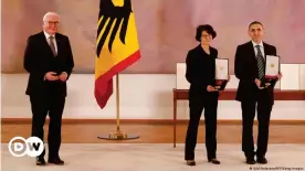  ??  ?? The Order of Merit presented to Özlem Türeci (center) and Ugur Sahin (right) was the first awarded by German President Frank-Walter Steinmeier in person this year