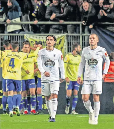  ??  ?? VARAPALO. El Deportivo sufrió su segunda derrota de la temporada en Cádiz tras un mal partido.