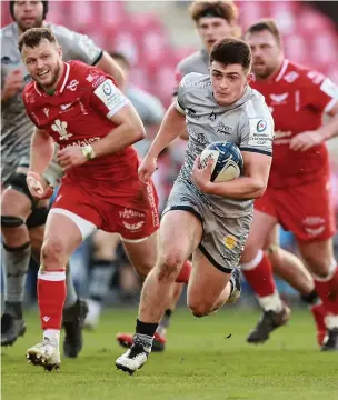  ?? Picture: Getty Images ?? Sale’s Raffi Quirke breaks away to score his side’s final try.