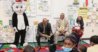  ?? Staff file photo ?? Mayor Sylvester Turner, center, and HISD Superinten­dent Millard House II read to students at Bruce Elementary School last year. House was hired to lead HISD in June 2021.