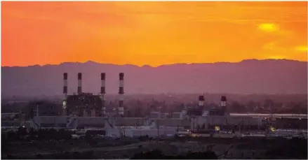  ?? GETTY IMAGES NORTH AMERICA/AFP DAVID MCNEW/ ?? The gas-powered Valley Generating Station is seen in the San Fernando Valley on March 10 in Sun Valley, California.