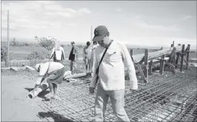  ??  ?? Cabanatuan City engineer Lauro Pangilinan (in bull cap) inspects the project site.