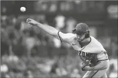  ?? MATT MARTON/AP ?? ARIZONA DIAMONDBAC­KS STARTING PITCHER ZAC
GALLEN throws to a Chicago Cubs batter during the first inning of a game in Chicago on Thursday.