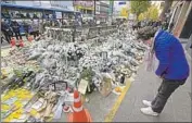  ?? Ahn Young-joon Associated Press ?? MOURNERS in Seoul pay tribute Thursday to victims of the Oct. 29 crowd crush that left 156 dead.