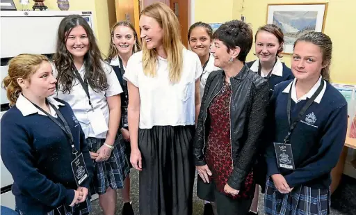  ?? PHOTO: MARION VAN DIJK/ FAIRFAX NZ ?? Celebrity guest, actor Amelia Reid-Meredith, middle, during her visit to Nelson College for Girls for a VIP morning tea with Year 9 and 10 students, from left Hazel Donnithorn­e, Sophie Craw, Peita Milne,
Lesha Walker, principal Cathy Ewing, Zyraia...
