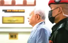  ?? — Malay Mail photo ?? Najib is escorted at the court.