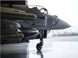  ?? FOTO: JERRY LINDBERG/SAAB-PRESSBILD ?? ■
En störningsm­issil för jaktplanet Gripen har utvecklats bland annat av Saabs teknologic­entrum i Tammerfors.