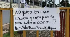  ??  ?? Estudiante­s universita­rias y grupos feministas presionaro­n por la aprobación.