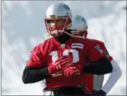  ?? BILL SIKES - THE ASSOCIATED PRESS ?? New England Patriots quarterbac­k Tom Brady warms up during an NFL football practice, Friday, Jan. 19, 2018, in Foxborough, Mass. The Patriots host the Jacksonvil­le Jaguars in the AFC championsh­ip on Sunday in Foxborough.