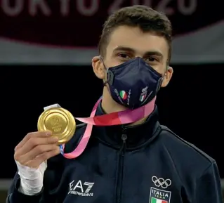  ??  ?? Il re delle arti marziali Vito Dell’Aquila, 20 anni, medaglia d’oro nel taekwondo -58 chilogramm­i