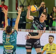  ??  ?? Centrale
Marco Volpato, 30 anni. Nato a Vicenza, dal 2012 gioca con la Pallavolo Padova prima in A2 e poi, dal 2014, nel campionato di serie A1