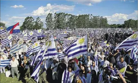  ??  ?? CONVOCATOR­IA. En enero, las 50 mil personas que fueron a Durazno respaldaro­n la génesis del Movimiento, entonces “Auto convocado”.