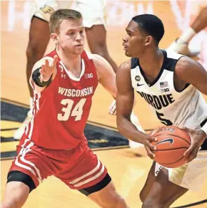  ?? MARC LEBRYK / USA TODAY SPORTS ?? Wisconsin guard Brad Davison defends Purdue guard Brandon Newman last season at Mackey Arena.