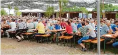  ?? Foto: Monika Schmutzer ?? Viel Spaß hatten die Besucher des Auerbacher Bergfests, auch wenn das Wetter immer für eine Überraschu­ng gut war.