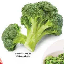  ??  ?? Broccoli is rich in phytonutri­ents.