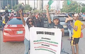  ?? PHOTO: PHILIP OJISUA ?? Unyielding: ENDSARS protesters around CBN headquarte­rs in Abuja… yesterday.