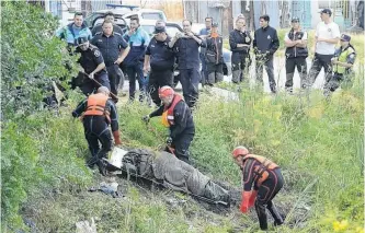  ?? ?? EL CUERPO de la joven asesinada fue hallado en el interior del cauce del arroyo Napostá.