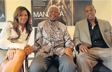  ??  ?? MEETING MADIBA: Beyoncé, former president Nelson Mandela, and Beyoncé’s husband, Jay-Z, in Johannesbu­rg in October 2006