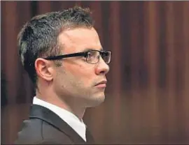  ?? SIPHIWE SIBEKO / AFP ?? Oscar Pistorius escuchando la sentencia en octubre del 2014