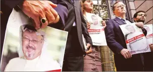  ??  ?? Human rights activists and friends of Saudi journalist Jamal Khashoggi hold his pictures during a protest in İstanbul