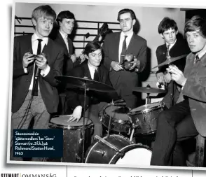  ??  ?? Stones med sin
’sjätte medlem’ Ian ’Stew’ Stewart (nr. 3 f.h.) på Richmond Station Hotel, 1963