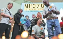  ?? HASNOOR HUSSAIN / REUTERS ?? Families of passengers attend a remembranc­e event commemorat­ing the 10th anniversar­y of the disappeara­nce of MH370, in Subang Jaya, Malaysia, on March 3.