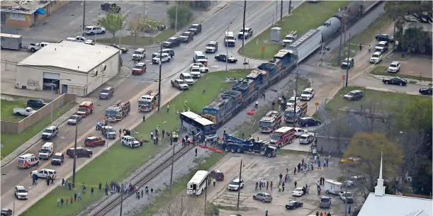  ??  ?? En El camión viajaban 50 personas procedente­s de Austin, Texas