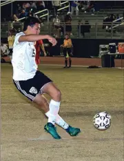  ?? TIM GODBEE / For the Calhoun Times ?? Calhoun’s Jorge Aranda attempts a penalty kick during the first half on Thursday vs. LFO.