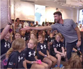  ??  ?? Michael Phelps met fans at the Under Armour store in Dubai