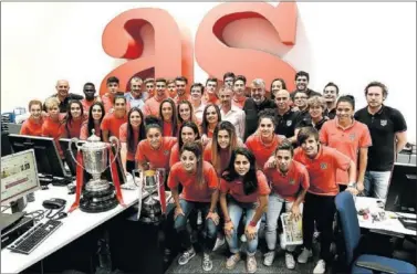  ??  ?? VISITA. El Atlético Femenino visitó AS cuando se proclamó campeón de la Copa de la Reina.