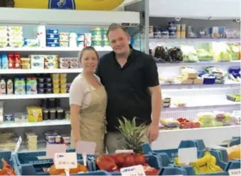  ?? FOTO EVA ?? Natache en Geert sluiten hun mini-market. “Met twee kleine kinderen en lange dagen was het erg moeilijk.”