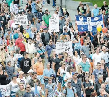  ?? PHOTO ANNIE T. ROUSSEL ?? Sur cette photo, à titre illustrati­f, on voit certains des manifestan­ts qui ont protesté contre le port du masque à l’école, dimanche dernier, à Québec.