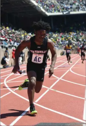  ?? MIKEY REEVES — MEDIANEWS GROUP FILE ?? Coatesvill­e’s Dapree Bryant helped the Red Raiders win the 4x100 at the District 1 meet on Saturday.