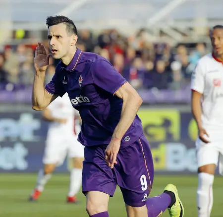  ??  ?? Il gol di Kalinic contro il Cagliari lascia una piccola speranza di rimonta alla Fiorentina