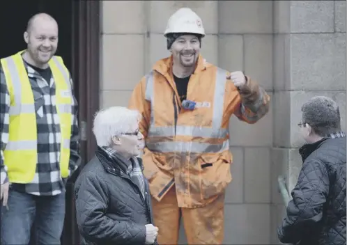  ?? Picture: Getty Images ?? Workers at the Grangemout­h refinery yesterday show their support for Pat Rafferty, Unite’s Scottish secretary