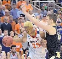  ?? TIMOTHY D. EASLEY/ASSOCIATED PRESS ?? Virginia’s Mamadi Diakite (25) drives to the basket against Purdue’s Grady Eifert during the second half. Diakite later hit the shot to send the game into overtime.