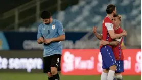  ?? AFP ?? Chile ya está en la próxima ronda; Uruguay sigue comprometi­do.