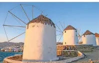  ??  ?? Die Windmühlen von Mykonos im Sonnenunte­rgang